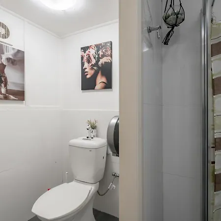 Classic Queen Room - Close To Airport & Eateries - Shared Bathroom Sydney Exterior photo