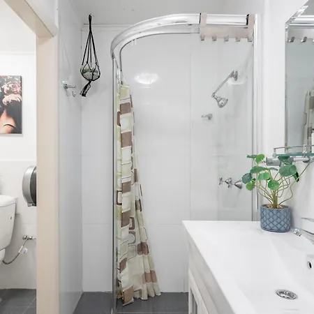 Classic Queen Room - Close To Airport & Eateries - Shared Bathroom Sydney Exterior photo